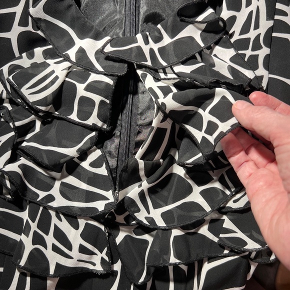 Stacey Adams, Abstract Print Ruffle Mini Dress,Size:4, Black|White Pattern, NWOT - Picture 3 of 4